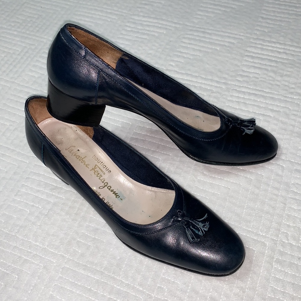 VTG Salvatore Ferragamo Boutique Firente Block Heel Pump, Navy Leather, 7.5AAA